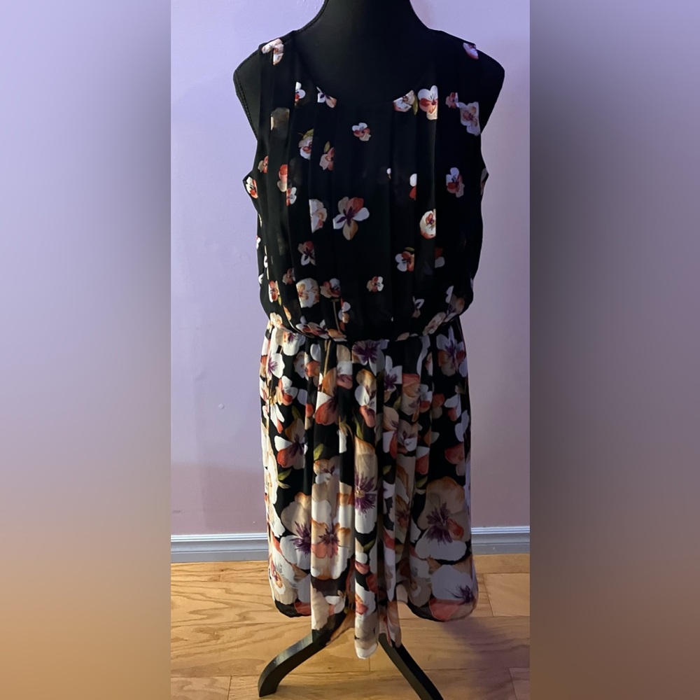 Beautiful sleeveless colourful floral pattern dress size 6